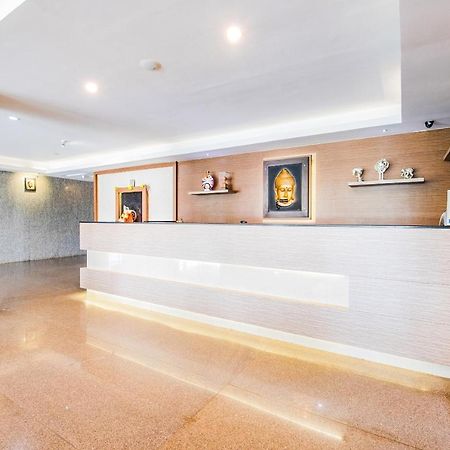 Capital O 22439 Ratna Forever Hotel Karkal Luaran gambar