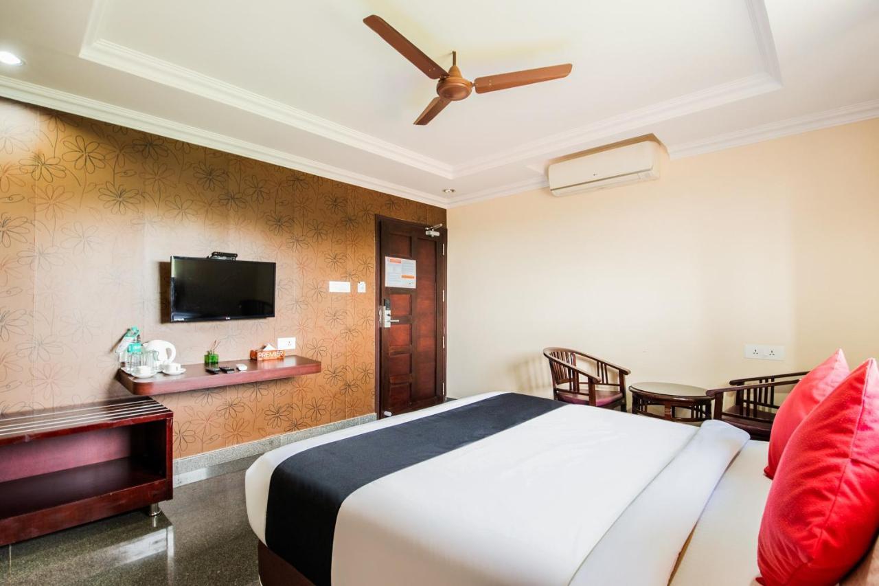 Capital O 22439 Ratna Forever Hotel Karkal Luaran gambar