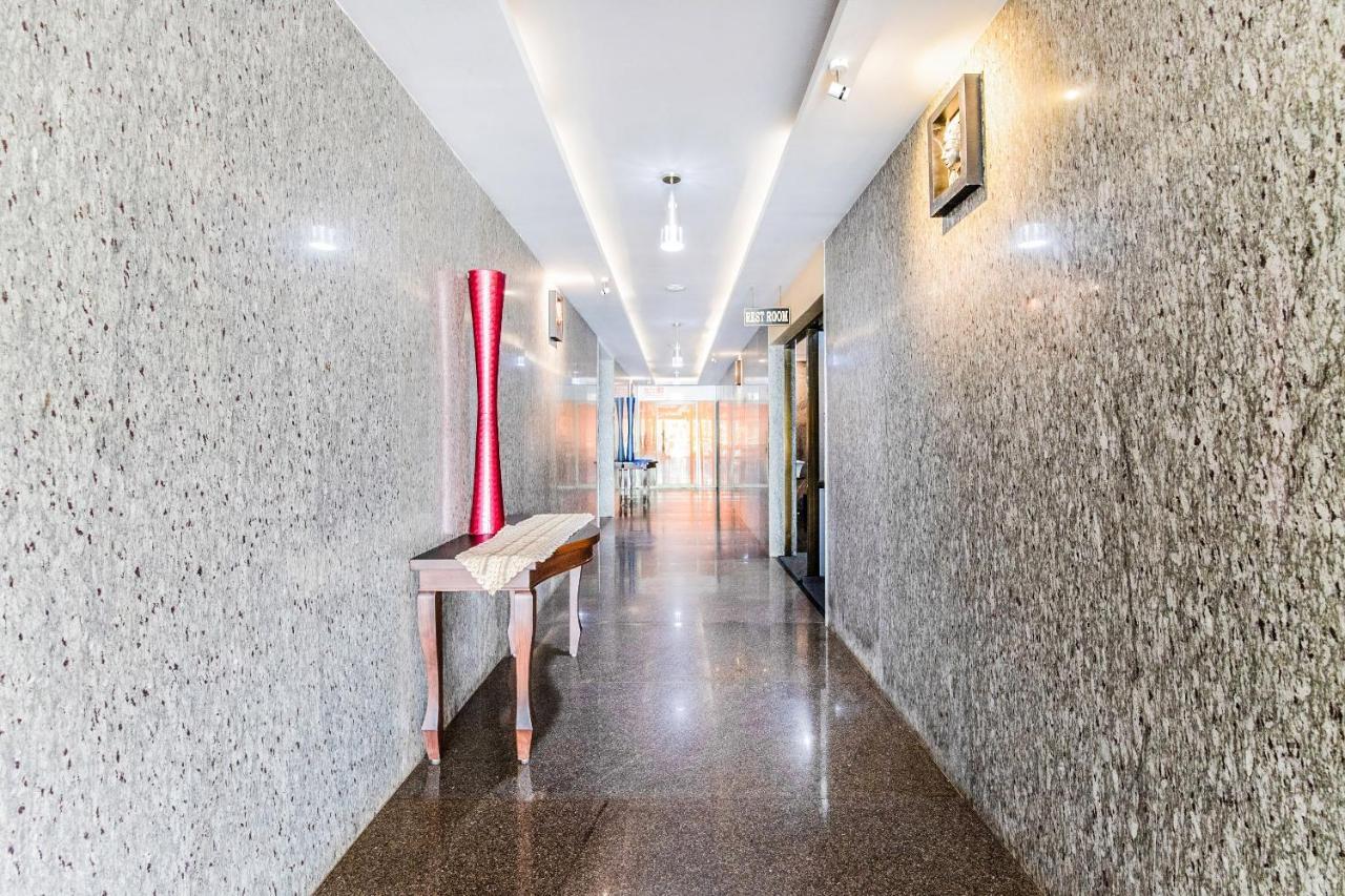 Capital O 22439 Ratna Forever Hotel Karkal Luaran gambar