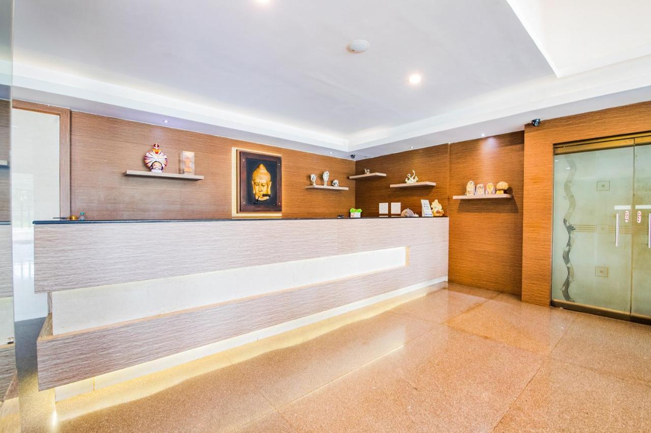 Capital O 22439 Ratna Forever Hotel Karkal Luaran gambar
