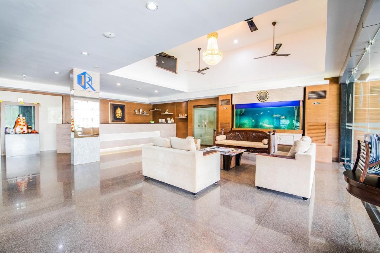 Capital O 22439 Ratna Forever Hotel Karkal Luaran gambar