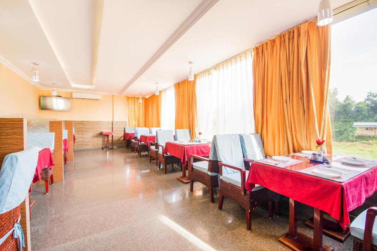 Capital O 22439 Ratna Forever Hotel Karkal Luaran gambar