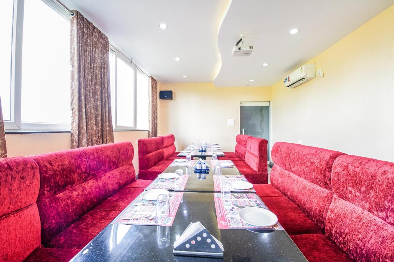 Capital O 22439 Ratna Forever Hotel Karkal Luaran gambar