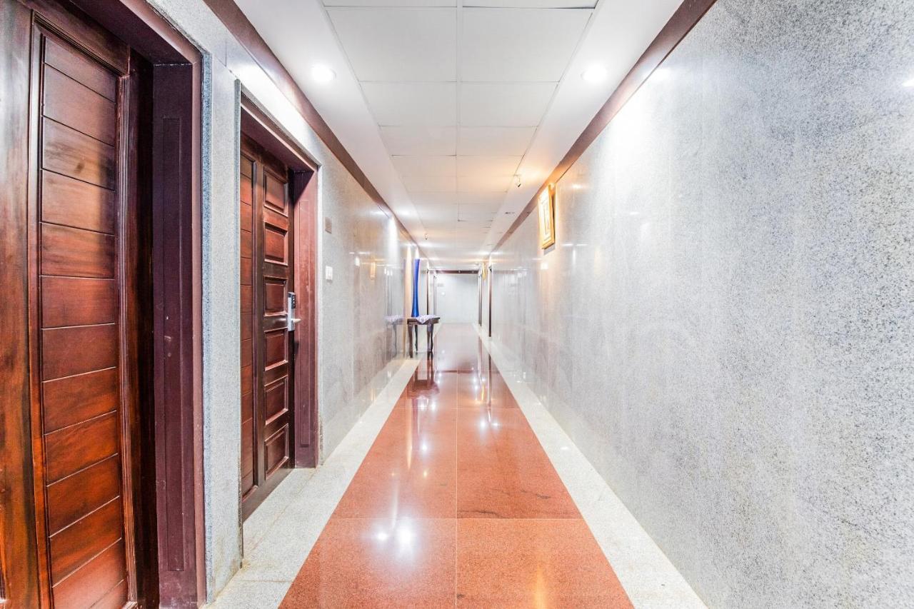 Capital O 22439 Ratna Forever Hotel Karkal Luaran gambar
