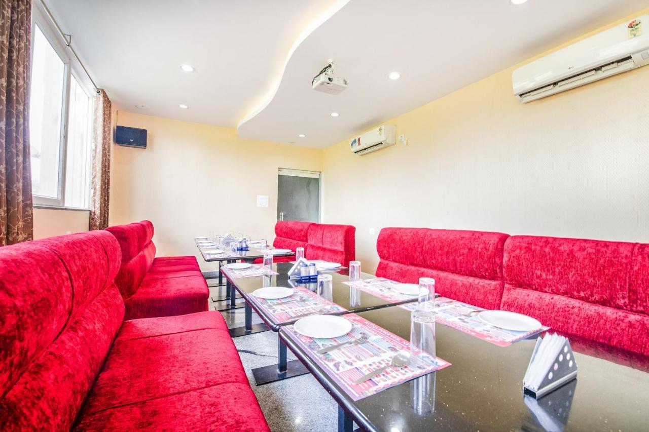 Capital O 22439 Ratna Forever Hotel Karkal Luaran gambar