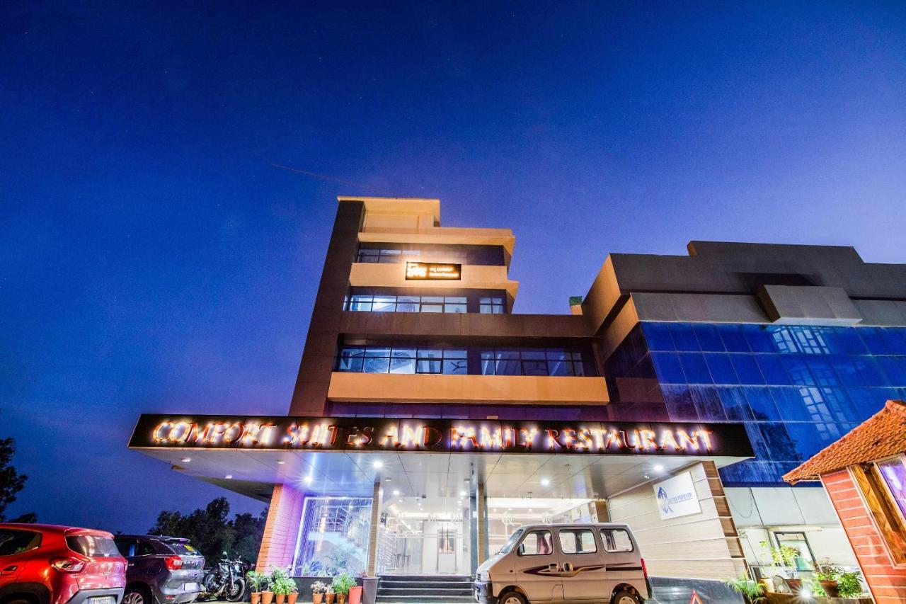 Capital O 22439 Ratna Forever Hotel Karkal Luaran gambar