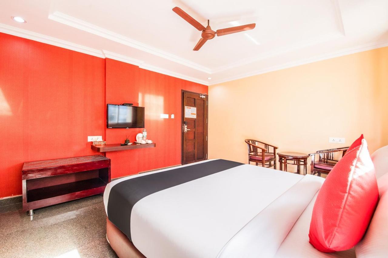 Capital O 22439 Ratna Forever Hotel Karkal Luaran gambar